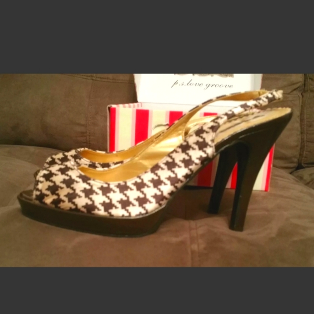 *GORGEOUS SIZE 9 HEELS**